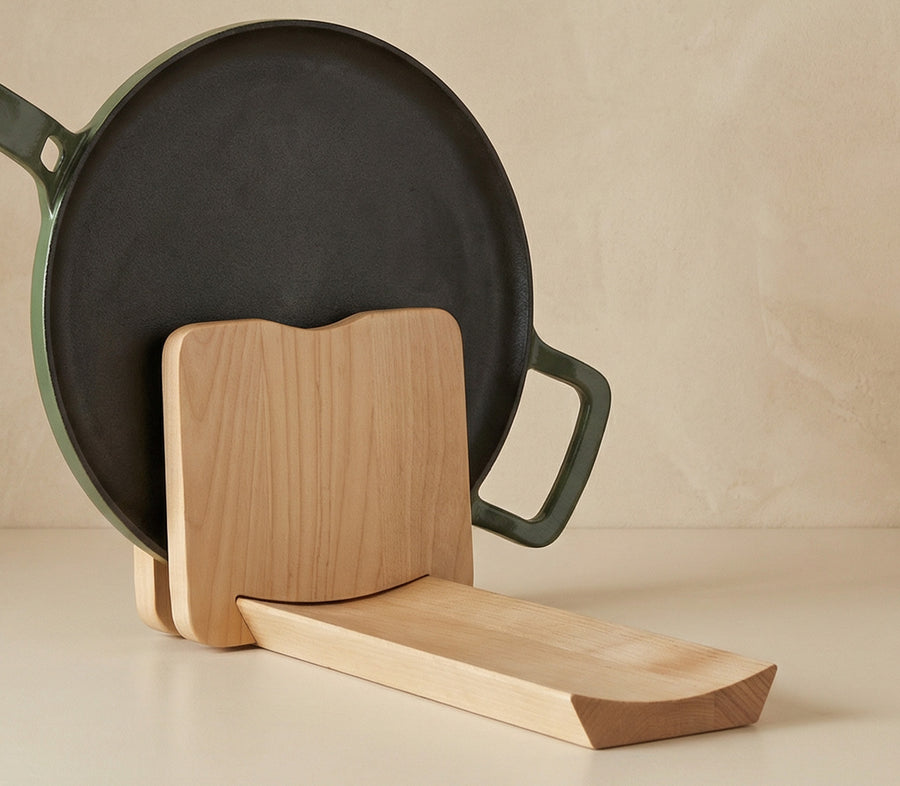 Keeps pans upright